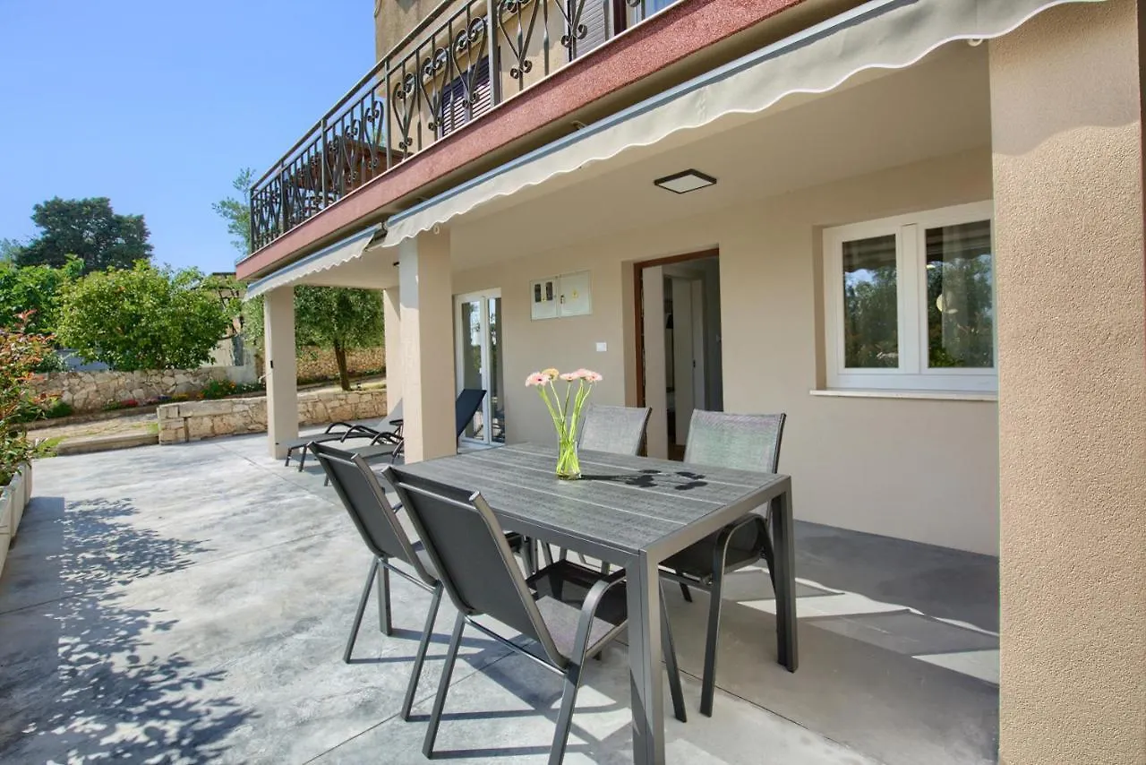 Apartment Marin 2 Near The Beach Banjole Croatia