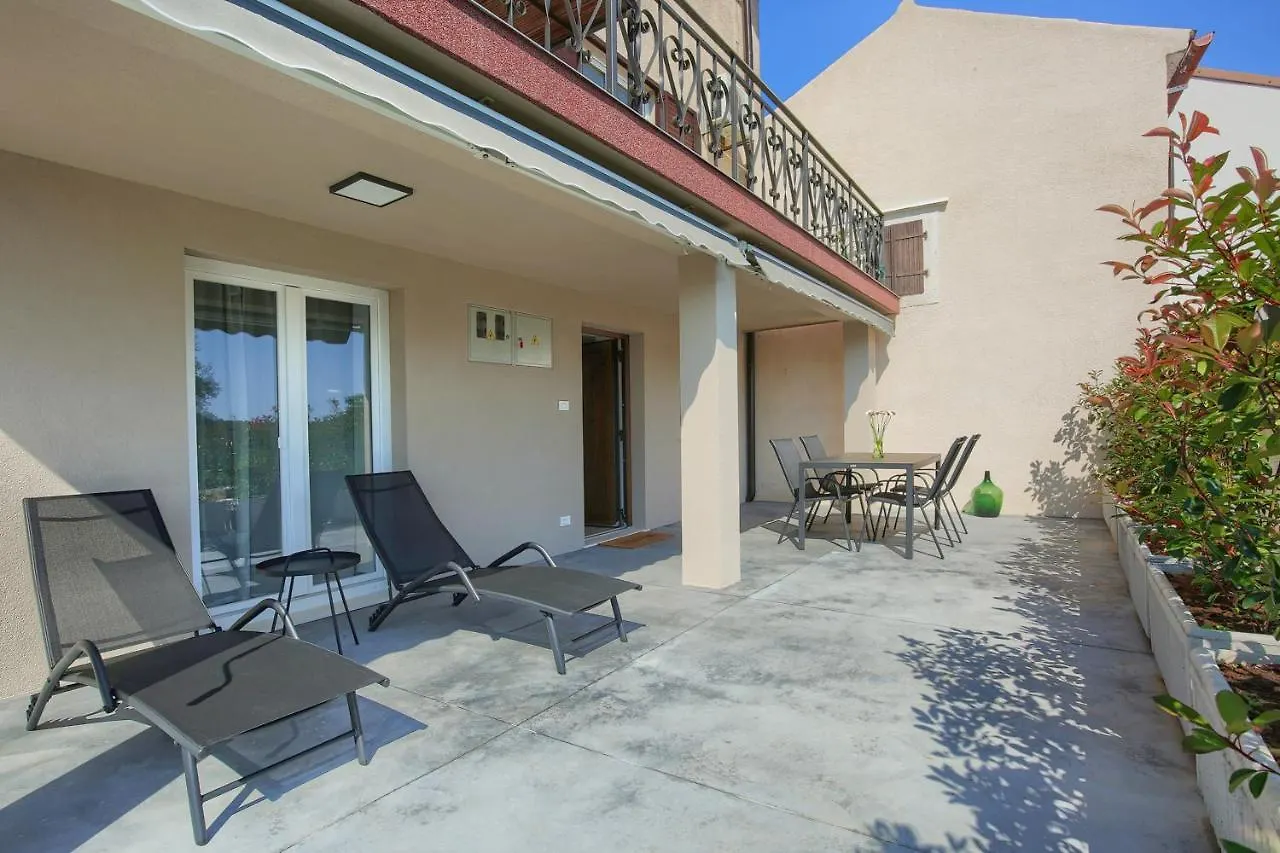 Apartment Marin 2 Near The Beach Banjole Croatia